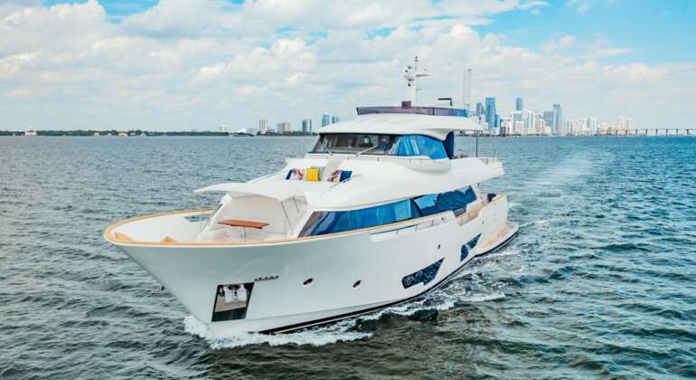 95′ Luxury Yacht (Feels like a 120′) Newly Refit w 2 Jetskis